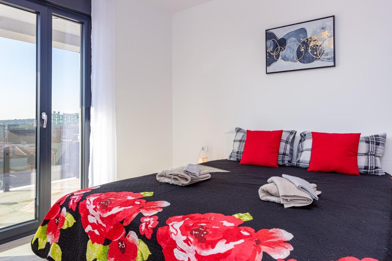 Apartment M****, New City Apartment + Parking Pula Exterior photo